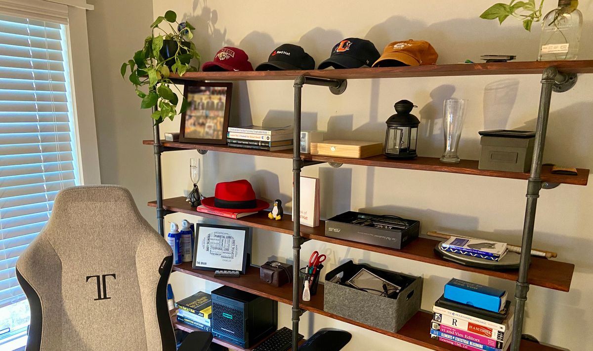 Homelab Header Bookshelves
